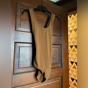 ARQ CLEO LEO IN TOFFEE XL